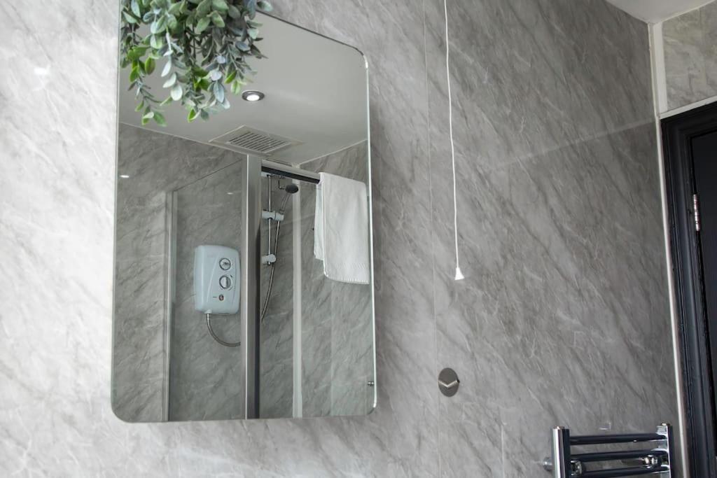 Bootle, Liverpool Modern 1Bed Ft Apartment ภายนอก รูปภาพ